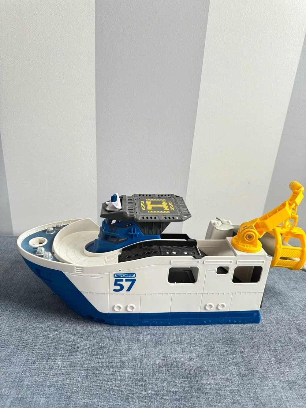 Matchbox Marine Rescue Shark Ship